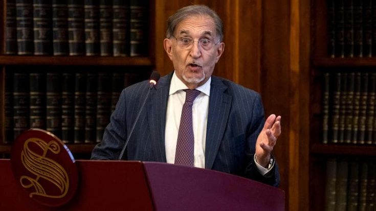 La Russa rilancia il mini indultino di Natale, no di Palazzo Chigi. Il Pd: “Lo smentisce”