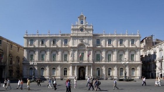 Catania, concorsi truccati all'università: indagato anche l'ex sindaco Bianco