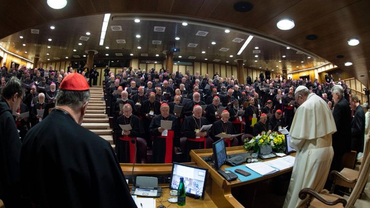 “Noi abusati dai preti”, il grido delle vittime che emoziona i vescovi 