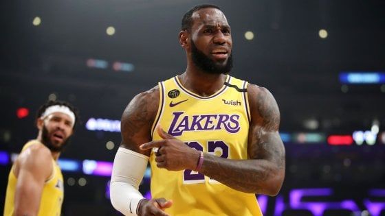Basket, Nba: vincono Lakers e Clippers, cadono in casa Boston e Denver