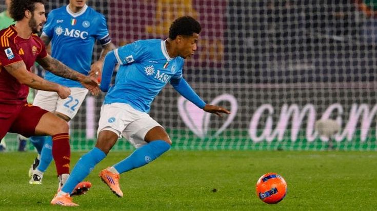 Il Napoli vince a Roma e torna in testa al campionato