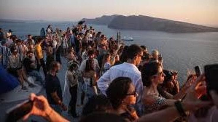 Spiagge e città troppo affollate, arriva il primo Overtourism Index