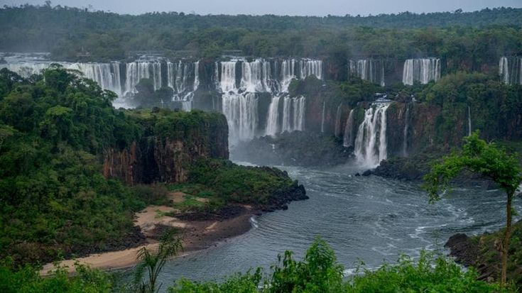 Accordo Francia-Brasile: un nuovo centro Pompidou vicino alle Cascate dell’Iguazú