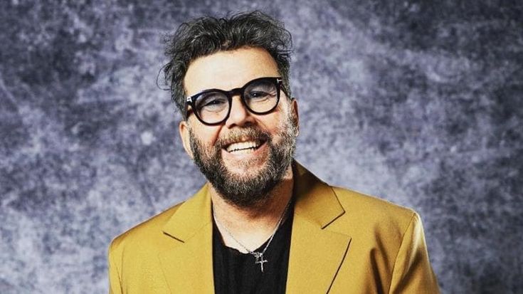 Paolo Vallesi: “Il successo mi ha travolto. Poi è tutto finito e ho dovuto ricominciare da zero. Amadeus mi aveva promesso Sanremo: sto ancora aspettando”