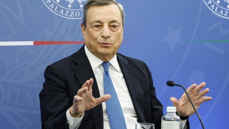 “Più forti dei pupazzi prezzolati”, la frusta di Draghi sui sovranisti