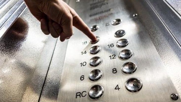 Grosseto, l'ascensore precipitò e tre persone rimasero ferite: nove indagati