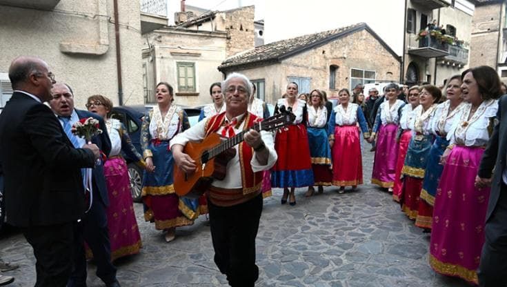 Civita, dove il cuore Arbëreshë batte grazie ai giovani: il Pollino e la tradizione delle Vallje