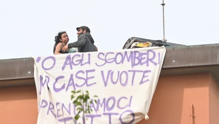 Firenze, il risiko dei tetti: via da viale Corsica ora occupano Ponte di Mezzo