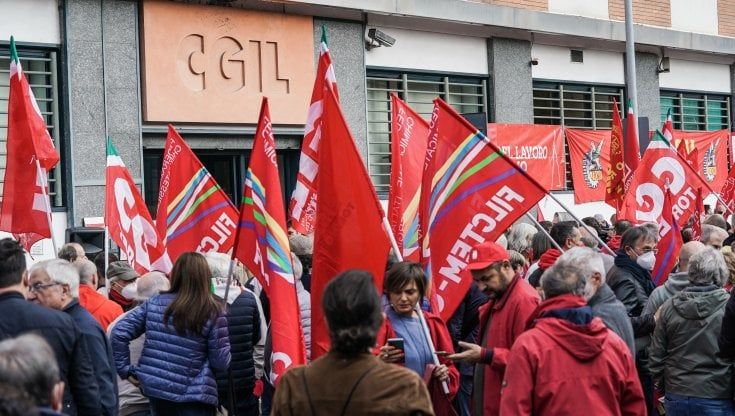 Torino, anche i candidati sindaco Lo Russo e Damilano al presidio di solidarietà con la Cgil