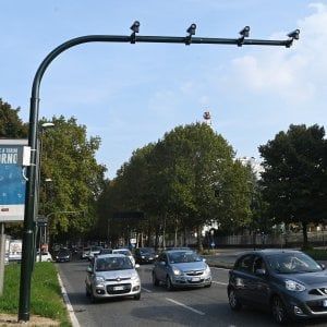 Torino: installati i primi T-red, il semaforo che multa: nuovo incubo per chi guida