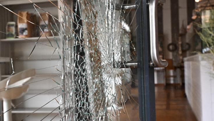 Negozi nel mirino a Palermo, gli esercenti paganola sicurezza privata