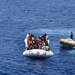 Lesbo, nuovo naufragio di migranti: quattro morti, anche due bambini
