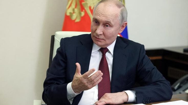 Putin incassa: “Zelensky tossico, Zaluzhny è più popolare di lui”. E apre a Trump sulle terre rare