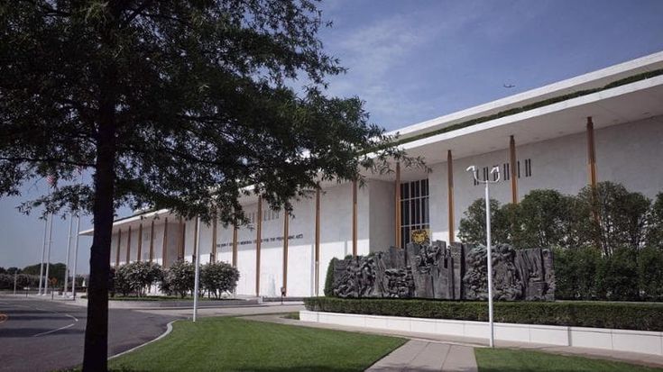 Il Kennedy Center diventa Trump-Kennedy Center: da tempio della cultura dem a vessillo Maga