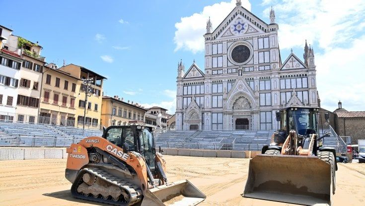 Calcio storico, in Santa Croce stasera la prima sfida: Bianchi-Azzurri