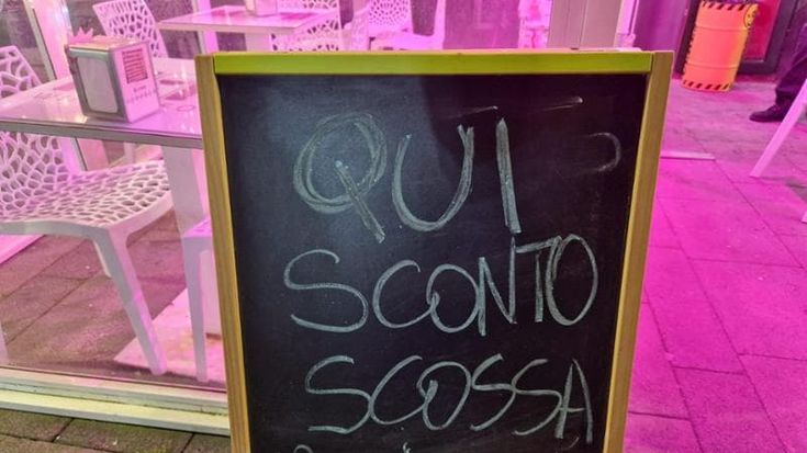 Pozzuoli, al ristorante "sconto scossa" e "tavolo antisismico": così il commercio esorcizza la paura
