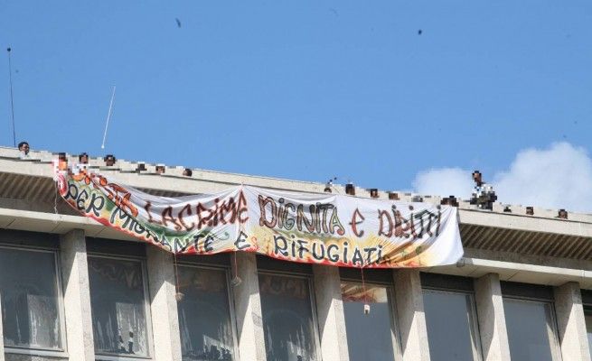 Tor Sapienza, chiesa abbandonata<br />occupata da 30 persone senza casa