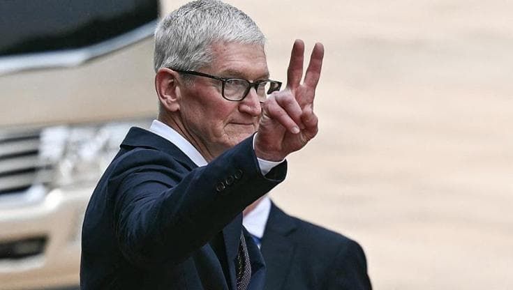 Tim Cook lascia il ruolo di CEO: così ha reso Apple più grande, ricca e potente che mai