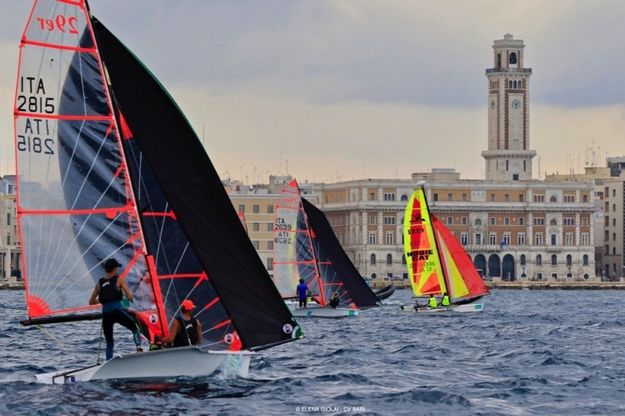 Duecento vele colorano il lungomare: a Bari lo show dei campionati giovanili