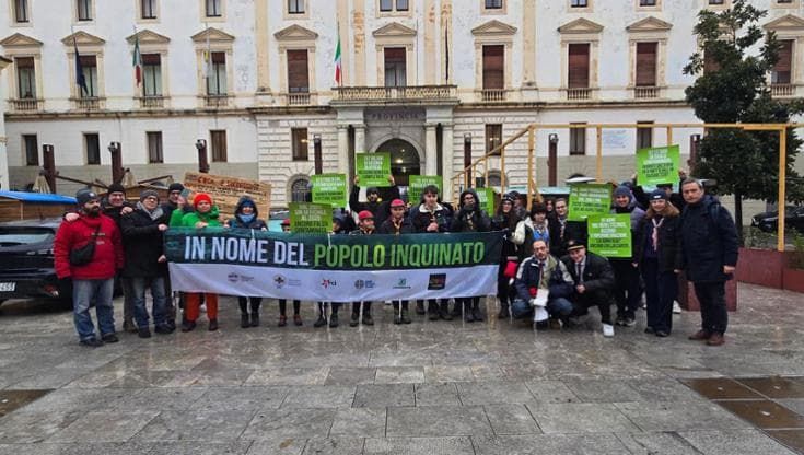 Potenza, flash mob per chiedere la bonifica dell'area Sin di Tito Scalo