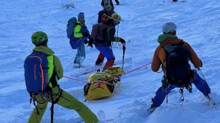 Valanga sul Monte Bianco travolge 4 scialpinisti: un ferito, soccorsi difficili per il maltempo