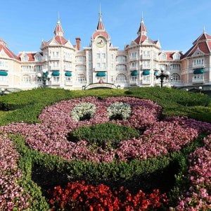 Disney vuole tutto il parco di Parigi: subentra al principe saudita e lancia Opa