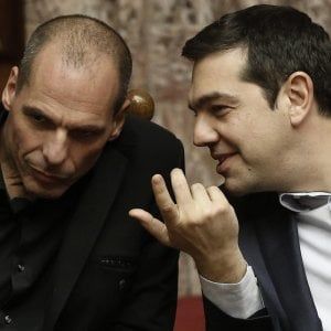 Tsipras-Varoufakis, volano gli stracci. "Yanis inadeguato", "Alexis incoerente"