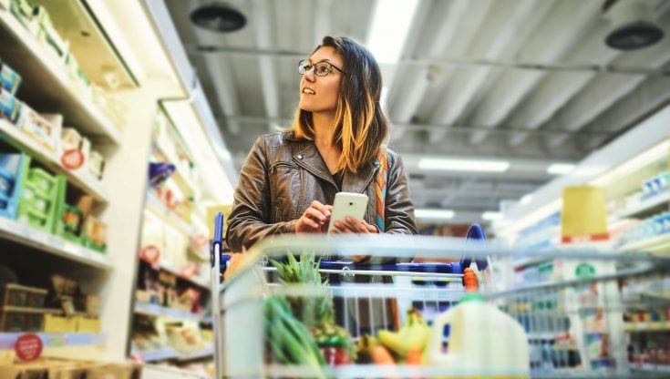 Fiducia in calo tra i consumatori europei: dubbi sulla ripresa e diminuiscono i risparmi 
