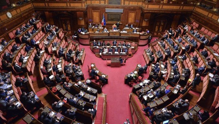 Senato, arriva la stretta sui "cambi di casacca": niente staff e uffici, meno soldi e zero incarichi