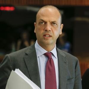 Tortura, Alfano: "Reato non sia contro la polizia. Il caso Diaz è un capitolo chiuso"