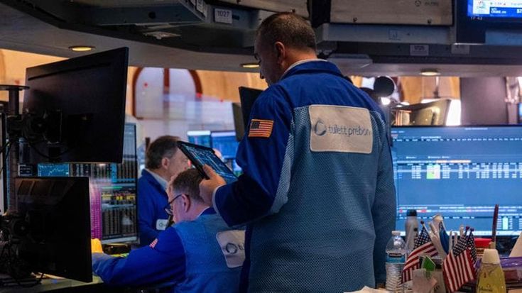 Le Borse oggi, 24 novembre. Mercati cauti, alert Bce: “Da stablecoin rischio per i Treasury Usa”