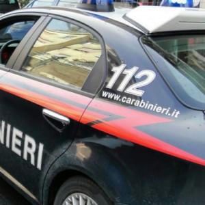 Colpisce con una spranga un veicolo di Quadrifoglio