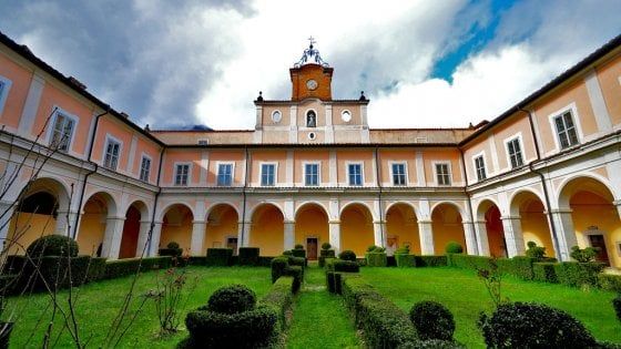Certosa di Trisulti, il Tar blocca lo sfratto all'accademia "sovranista" di Steve Bannon. Mibact: "Faremo ricorso" 
