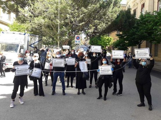 Caltanissetta, le partite Iva in piazza: "Stato e burocrazia ci uccidono"