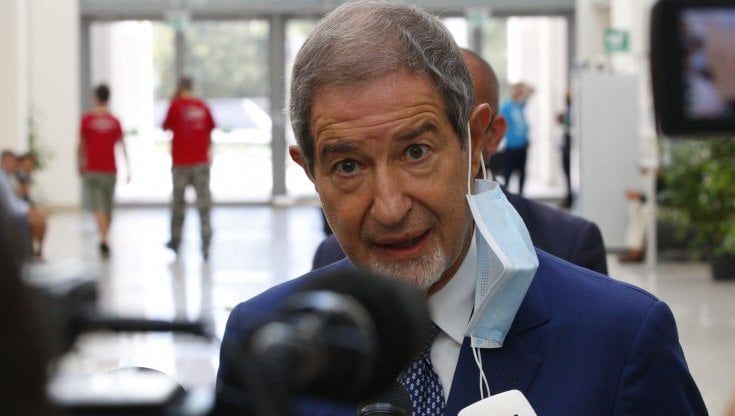 Scuola, corsa ai rinvii. Scontro sui controlli agli studenti con il Pass