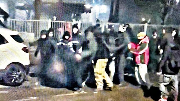 Torino, è caccia agli incappucciati, un arresto per l’agguato all’agente