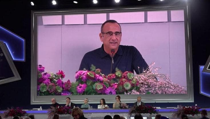 Sanremo, polemica su voto sala stampa, Conti: "L'anno scorso vi siete accordati". Poi le scuse
