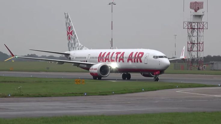 Paura sul volo da Cracovia a Bergamo: visiera parasole cade sui comandi, motore si spegne di colpo