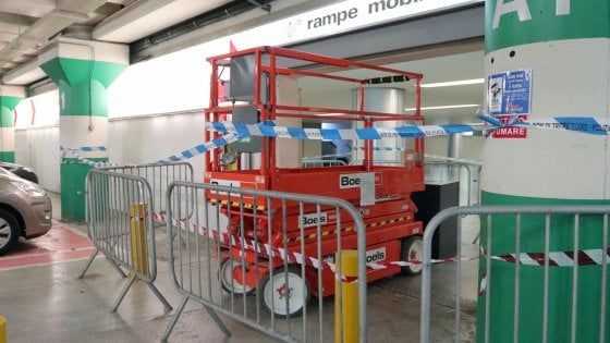 Milano, incidente sul lavoro: giovane di 18 anni muore sulla piattaforma elevatrice