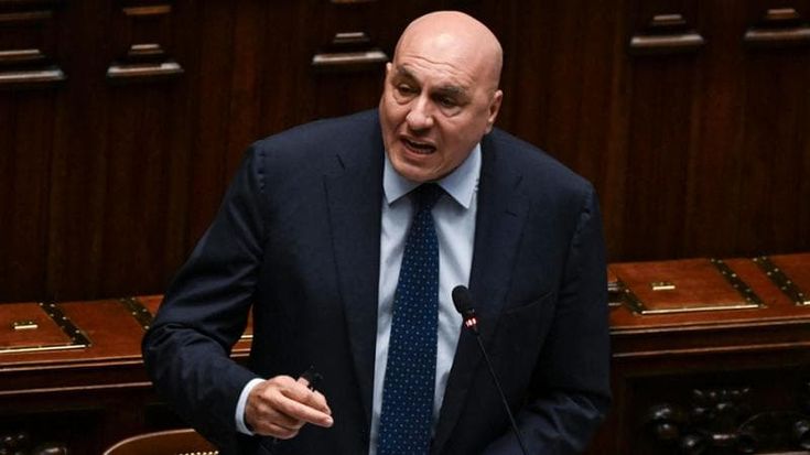 Dubbi sulla chiamata in piazza, Crosetto: “È guerra ibrida”