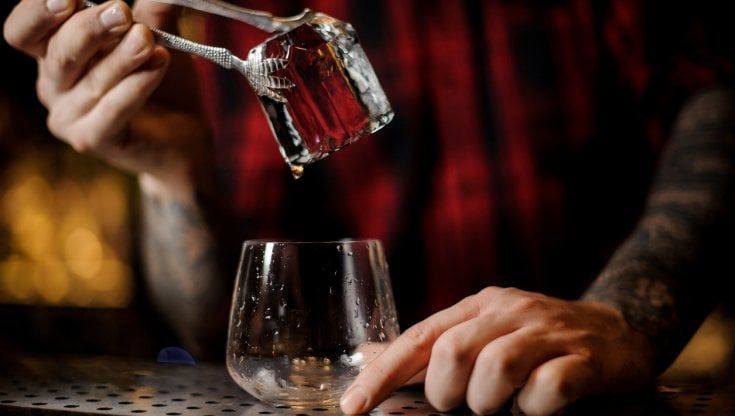 "Dalle difficoltà alle opportunità": 10 corsi da barman offerti ai disoccupati  