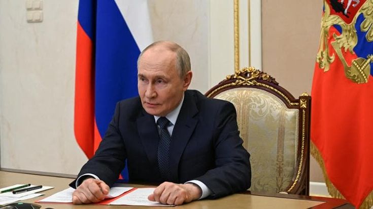 Putin precipita nei sondaggi. Arrestato il blogger ribelle