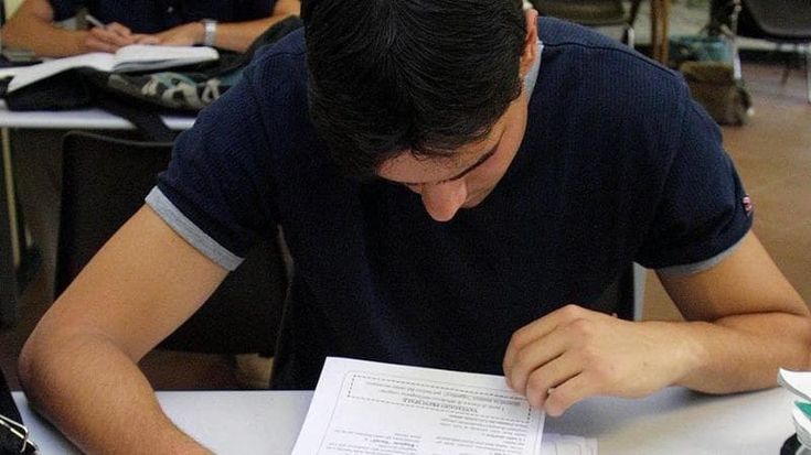 Il caro libri, ultimo salasso: fino a +37% in una classe del liceo
