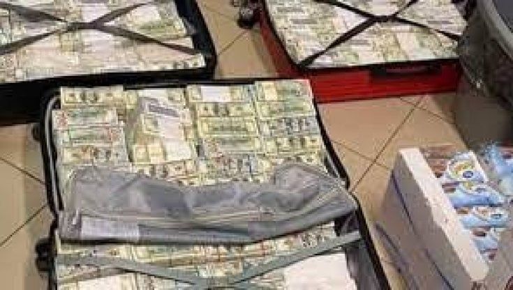 La moglie di un politico ucraino fermata al confine con 28 milioni di dollari 
