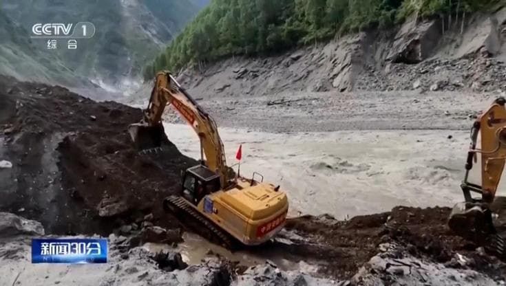 Nepal: ruspe al lavoro giorno e notte per liberare la strada cruciale per l'arrivo dei soccorsi