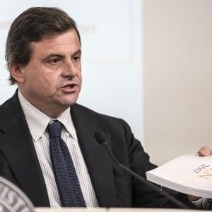 Calenda scuote Emiliano: "Ritiri il ricorso sull'Ilva o l'investitore scappa"
