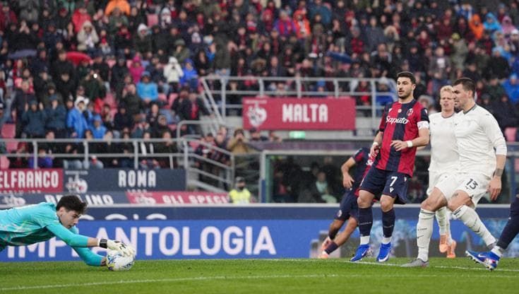 Il Bologna stanco, passa la Lazio. Orsolini sbaglia un rigore