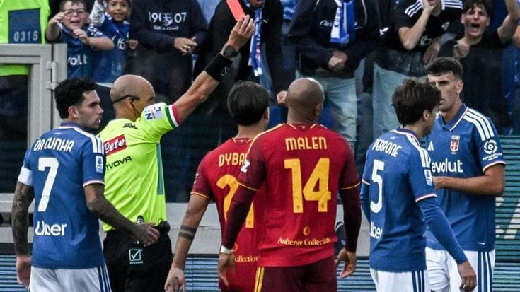 Falli, espulsioni, rigori e Var: la serie A torna indietro e la linea Orsato vacilla
