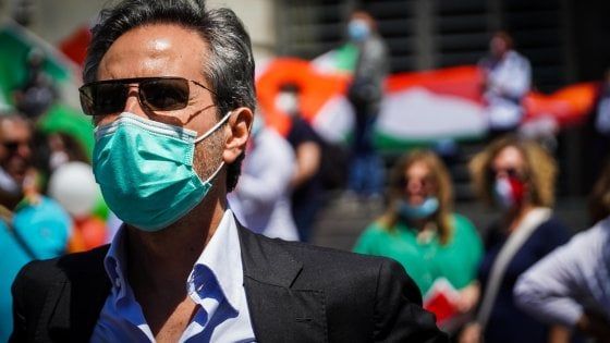 Regionali Campania: sfida a 4, Caldoro alla "bella" contro De Luca