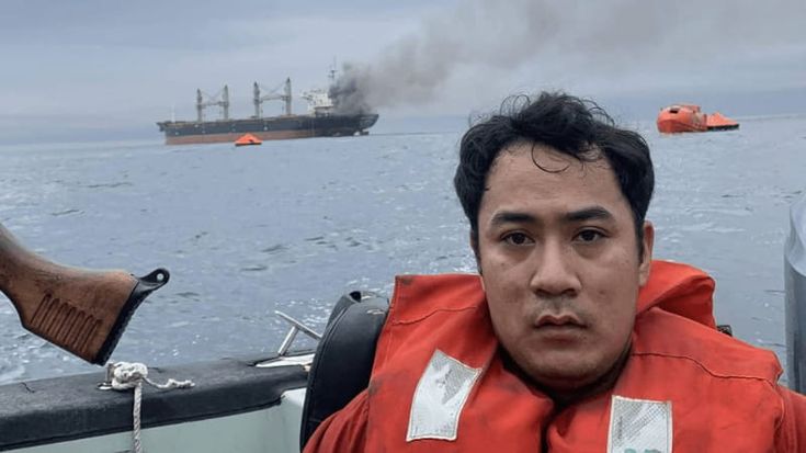 Tra fame, scacchi e liti, la vita dei 20mila marinai in trappola a Hormuz: “L’incertezza ci uccide”
